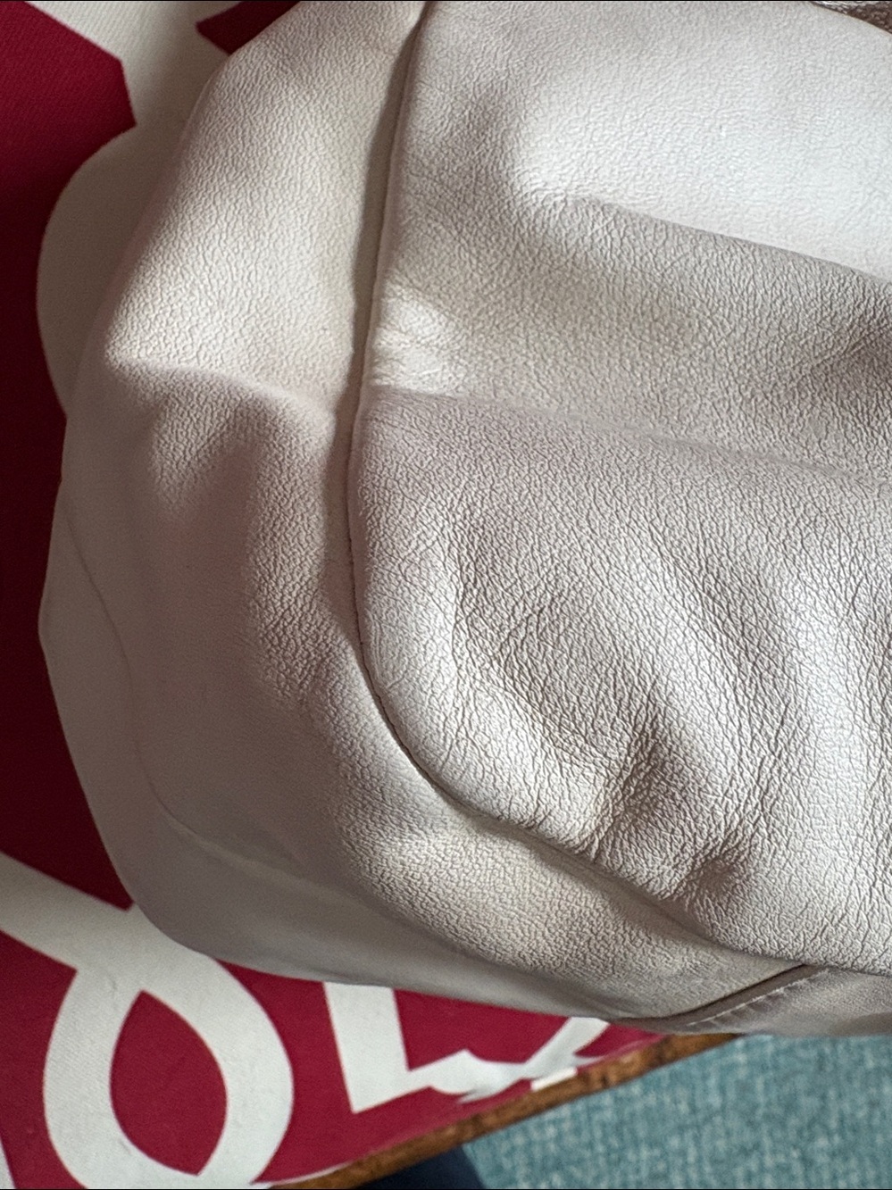 Coach Soho shoulder bag leather cream/Gold metallic trim 3 compartment F17219 - Picture 10 of 17
